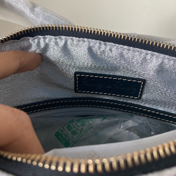 Disney Dooney & Bourke Bag 2020 Mickey & Minnie Christmas Holiday Crossbody NWT - Picture 9 of 11